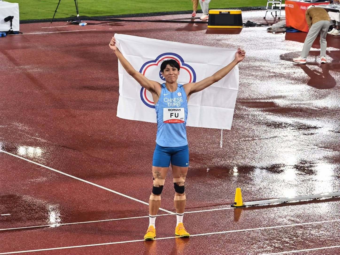 亞運/傅兆玄跳高勇奪金牌!四大超商買1送1、送雞排狂歡(新聞配圖)