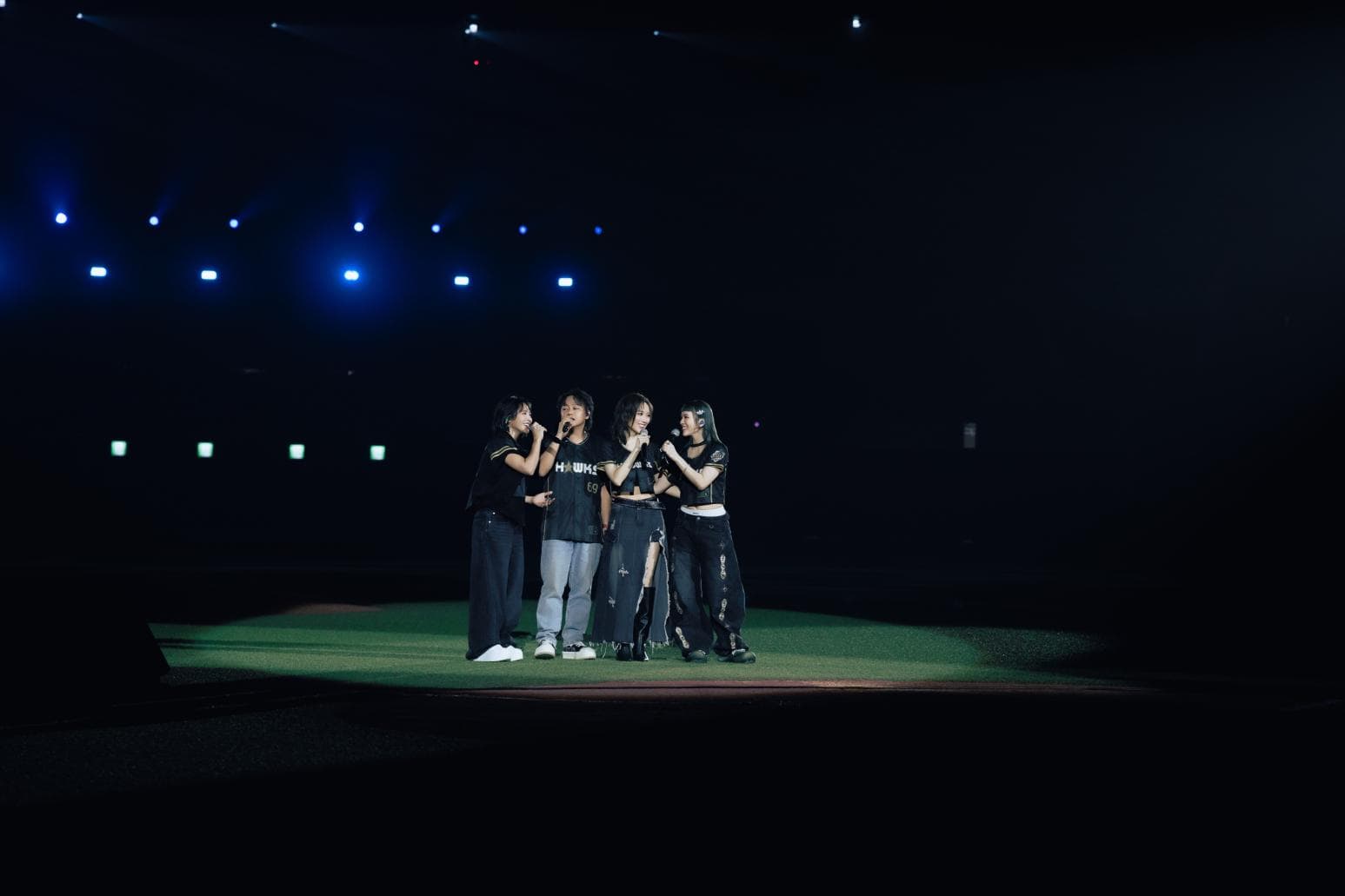 星光幫18年後合體了！梁文音辣秀腹肌　與3戰友泛淚飆唱經典曲（新聞配圖）