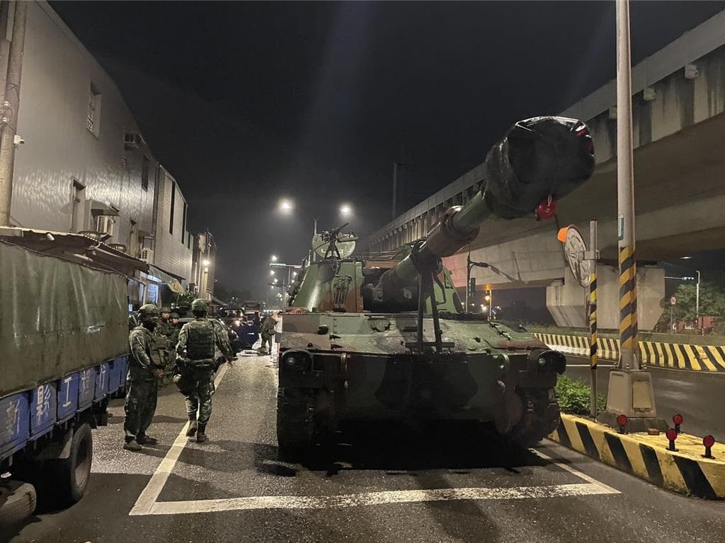 自走砲車演訓出包!撞上迫砲車1人受傷送醫(新聞配圖)
