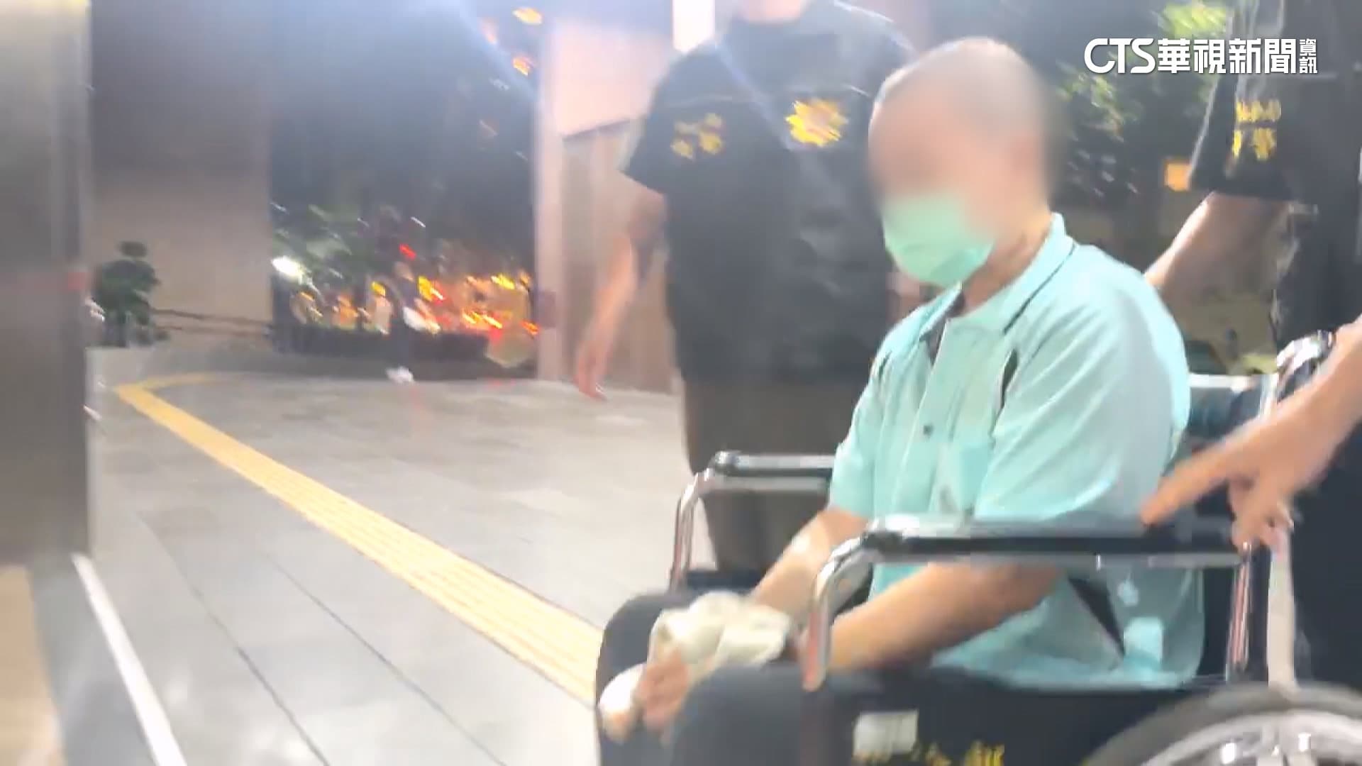 富邦業務員遭砍傷 嫌出院坐輪椅現身北檢(新聞配圖)