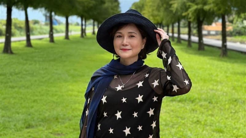 沈春華名牌絲巾遺失8小時!電線桿旁奇蹟尋回 感性謝路人溫柔手下留情(新聞配圖)