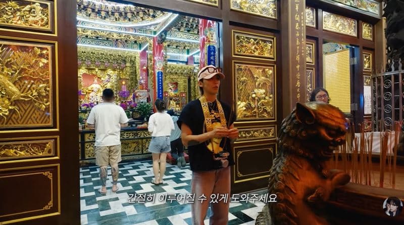 李洪基現身高雄三鳳宮!超虔誠拿6炷香拜拜 許願FTISLAND能長久做音樂(新聞配圖)