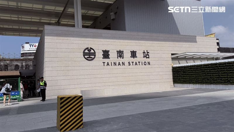 台南新車站有啥亮點?新閘門、商店全開箱 控管列車「大小腦」罕見曝(新聞配圖)