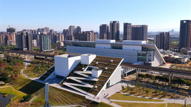 建築師山本理顯攜手Sony團隊場勘桃美館 開啟科技與建築對話(新聞配圖)