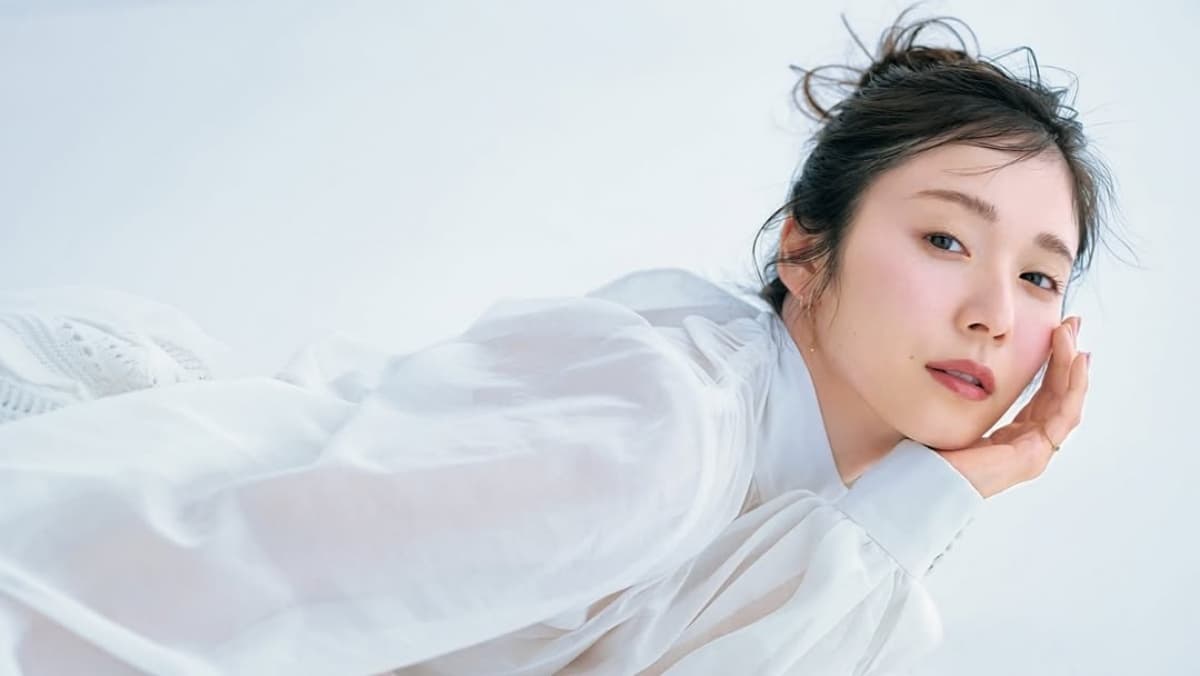 松岡茉優《假面美顏》帥出新高度!私下超養生,每天2盒納豆、夏天也穿發熱衣(新聞配圖)