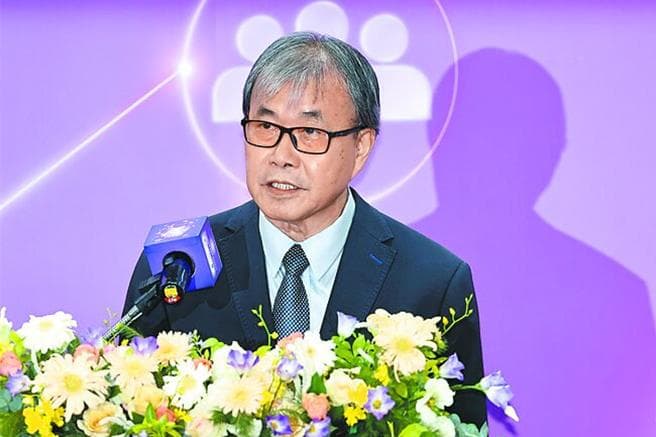 教師節前夕開支票!鄭英耀發公開信:成教師後盾(新聞配圖)