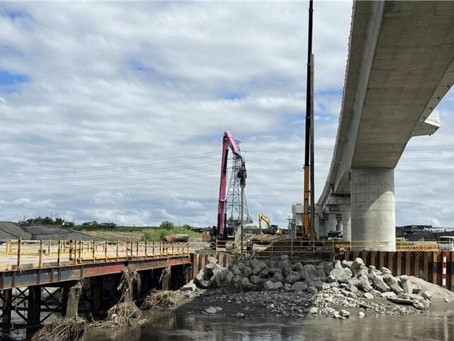 崙子大橋改建獲金安獎肯定!雲嘉交通迎18米寬安全廊道(新聞配圖)