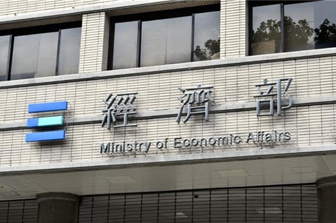 油電苦吞近千億 汽油每公升狂吸逾10元、電價凍漲 711億預算力挺防通膨(新聞配圖)