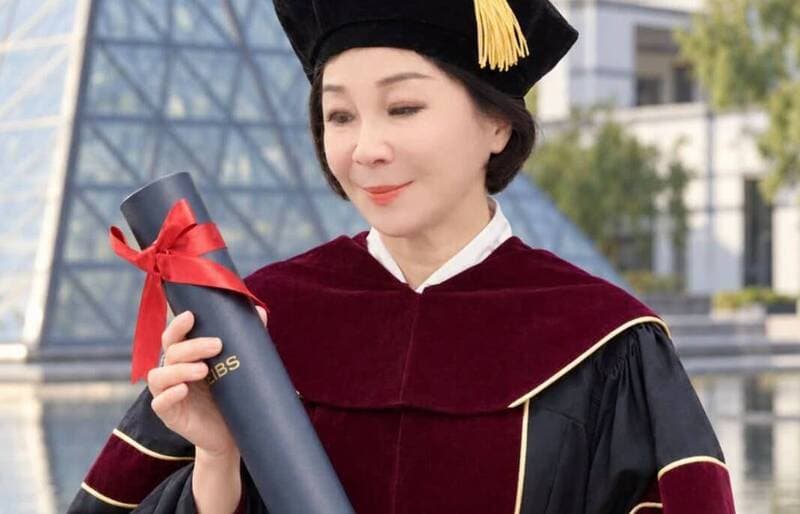 苦熬1年商學博士到手 吳淡如嘆:頭髮都白了(新聞配圖)