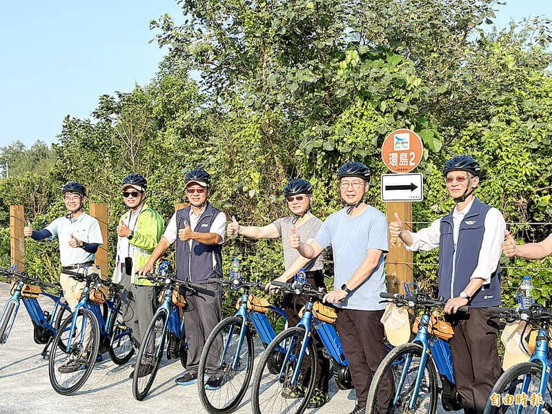 《TAIPEI TIMES》Transportation minister bikes Cycling Route No. 2(新聞配圖)