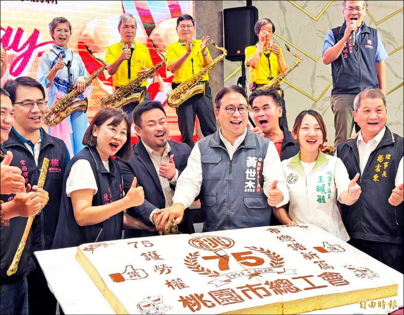 黃世杰、張善政同場 分批喊凍蒜(新聞配圖)