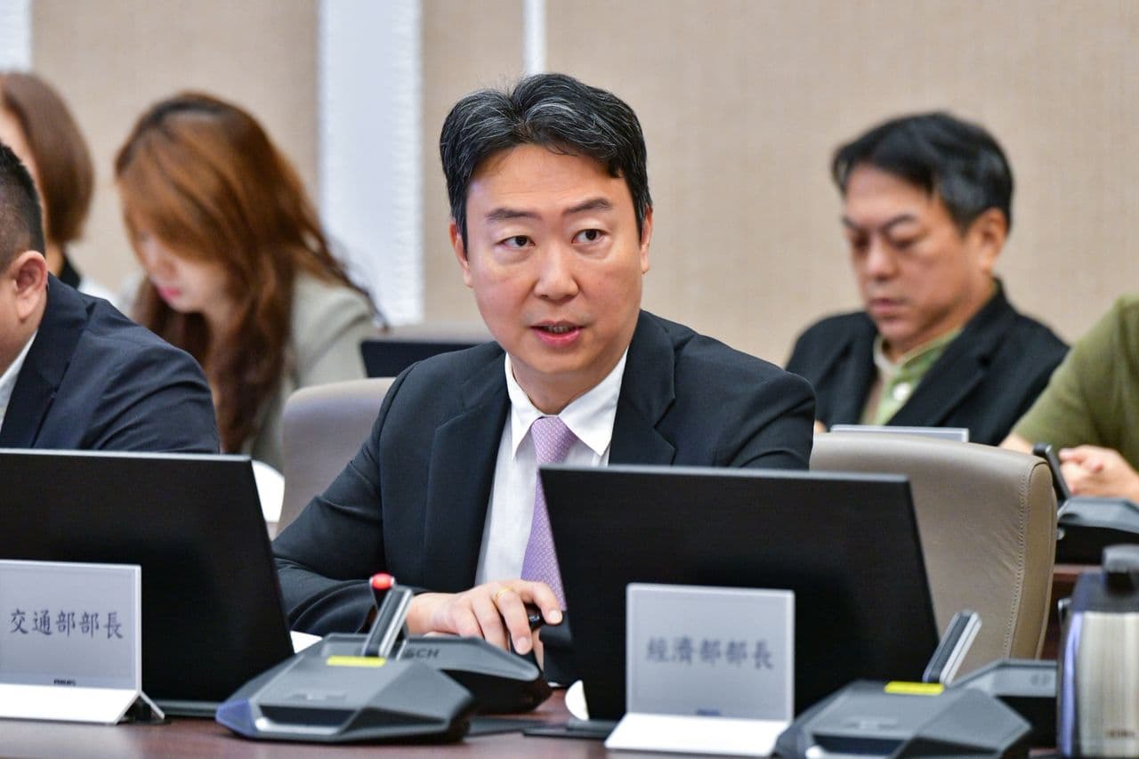 中秋連假交通大亂挨轟 陳世凱:明邀台鐵高鐵檢討(新聞配圖)