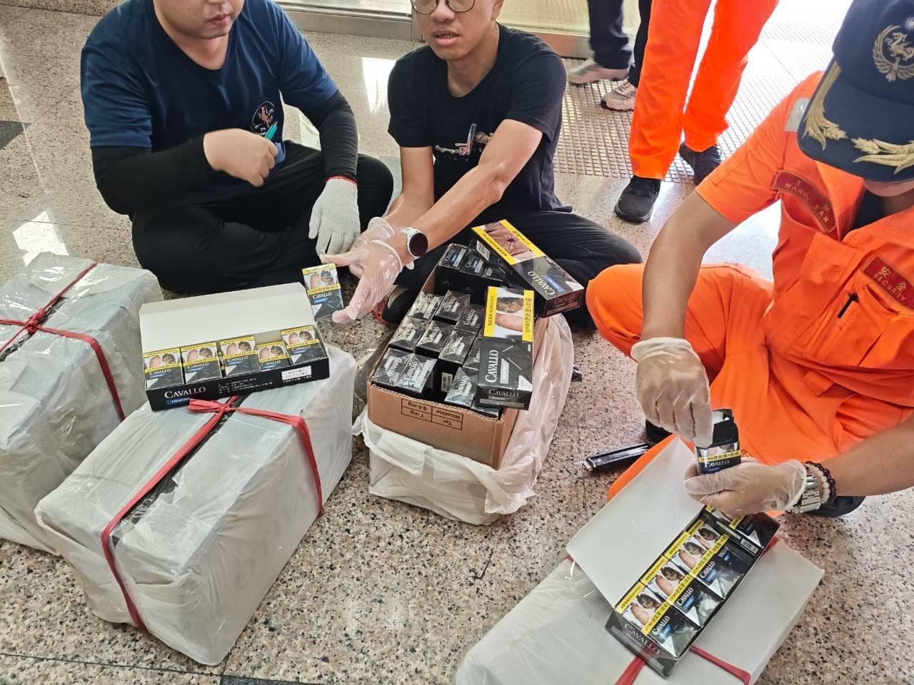 影/防堵劣菸危害!海巡署高雄海域攔截5.45萬包走私菸(新聞配圖)