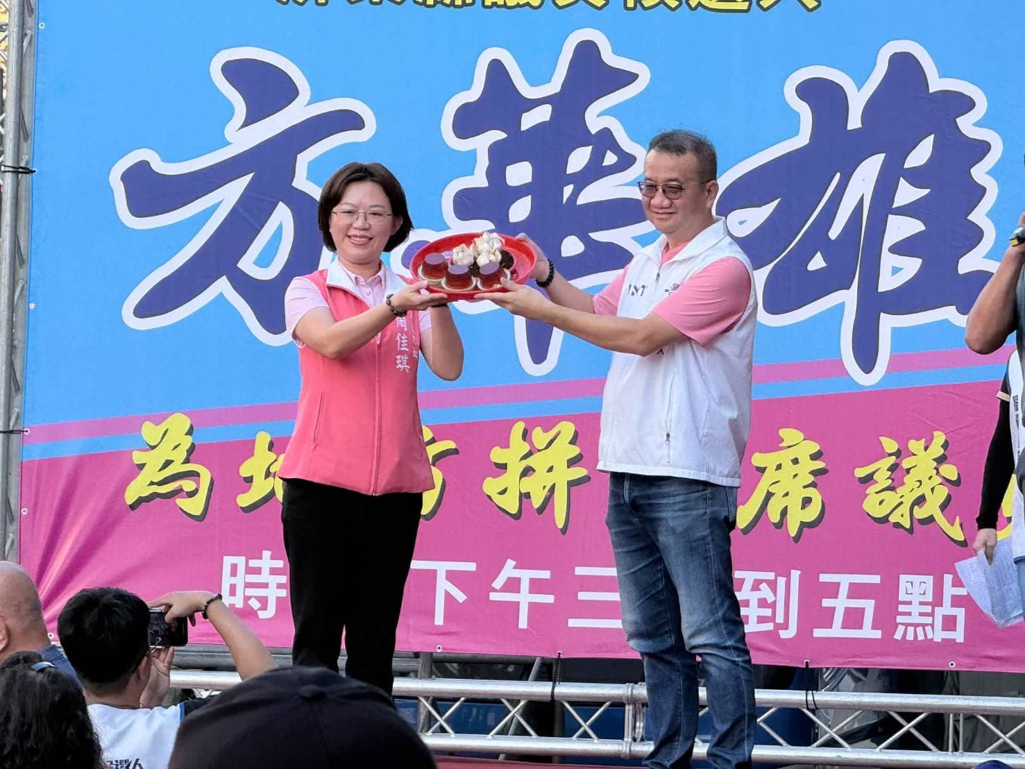 方華雄競選總部成立 逾千名市民到場相挺 周佳琪、蘇清泉、周典論等力挺 喊出「雄實在、雄愛屏東」(新聞配圖)